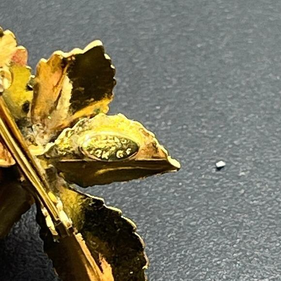 Wells Vintage 14K Gold Filled Rose Flower Leaf Carved Pin Brooch - Picture 8 of 10